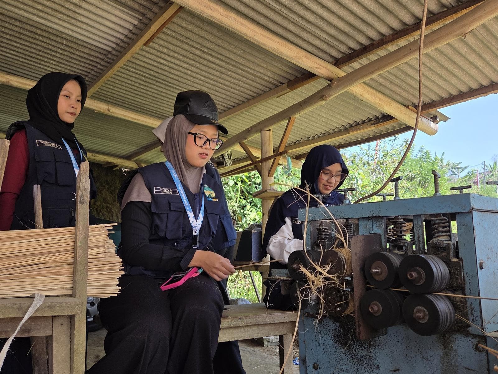Ikatan biting bambu tersusun siap disetor ke pengepul